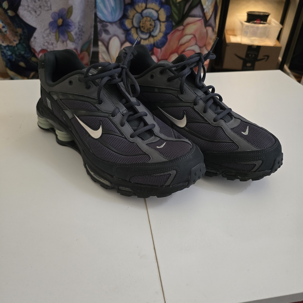 Nike Men's Shox Dark Gray Athletic Shoes